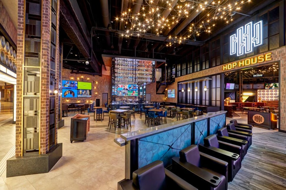 Mystic Lake Casino Hotel 43/62