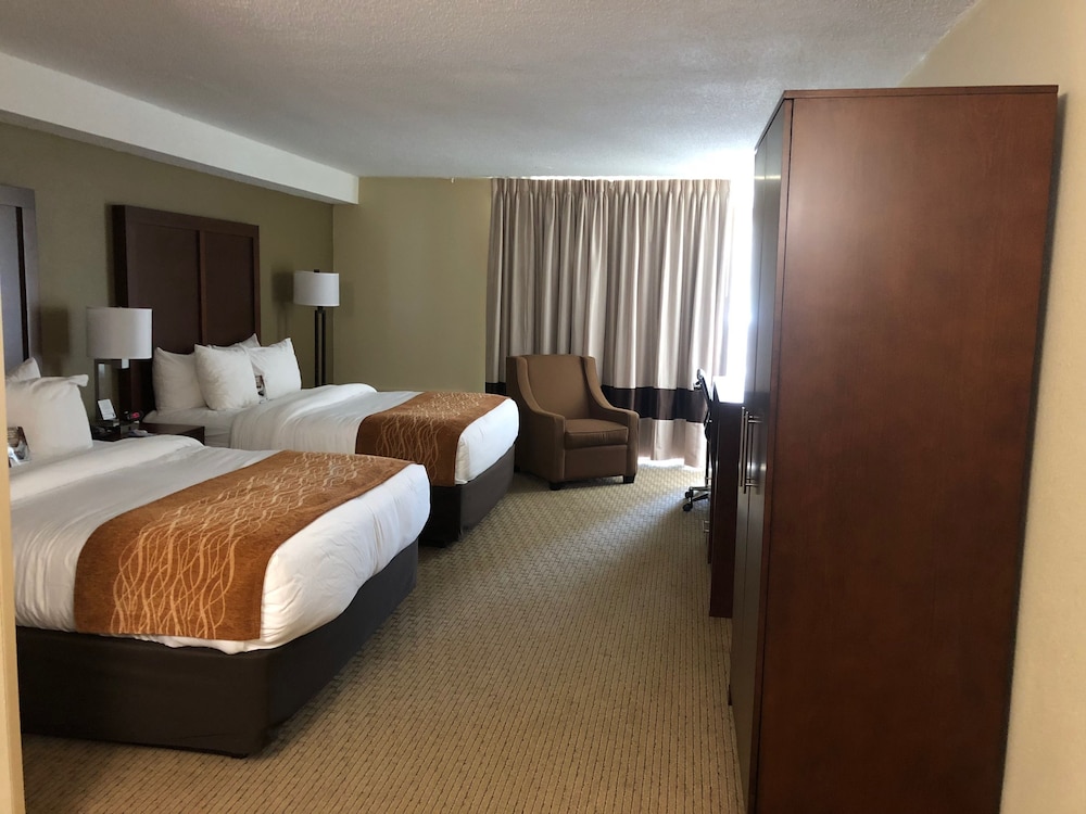 Comfort Inn and Suites Near Danville Mall 8/31