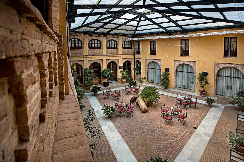 Alcazar de La Reina 60/66