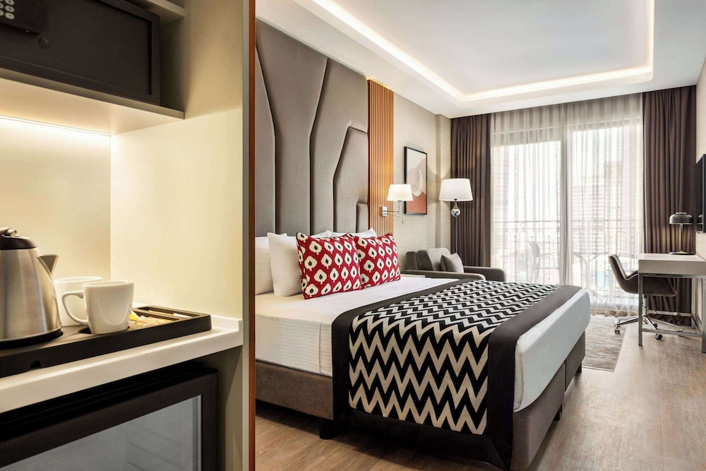 DELUXE, KING BED, CITY VIEW, SOFA, BALCONY
