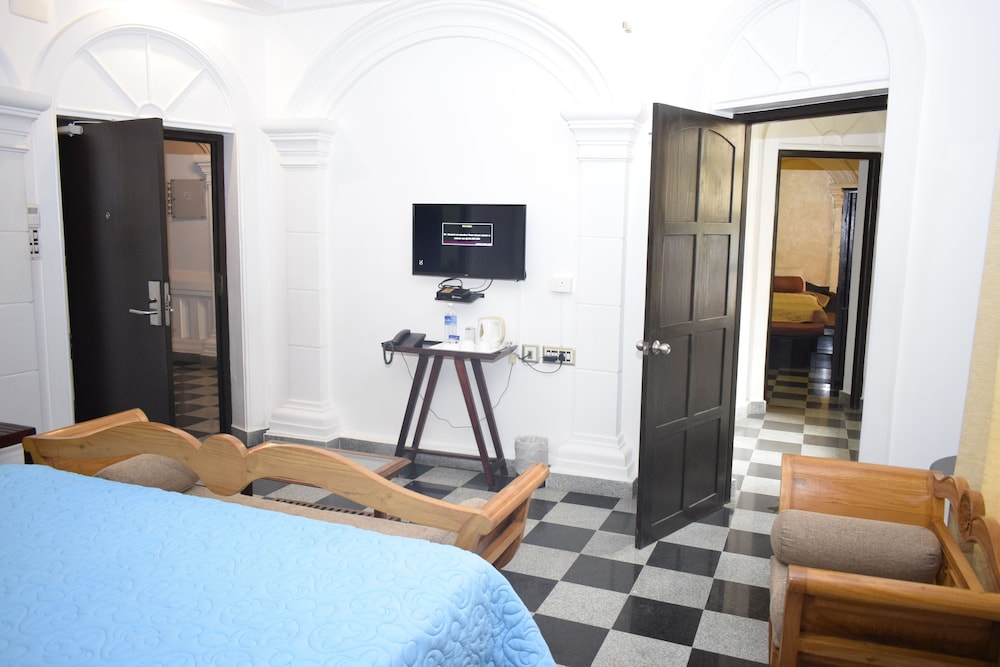 Le Chateau - A Heritage Boutique Hotel 60/72