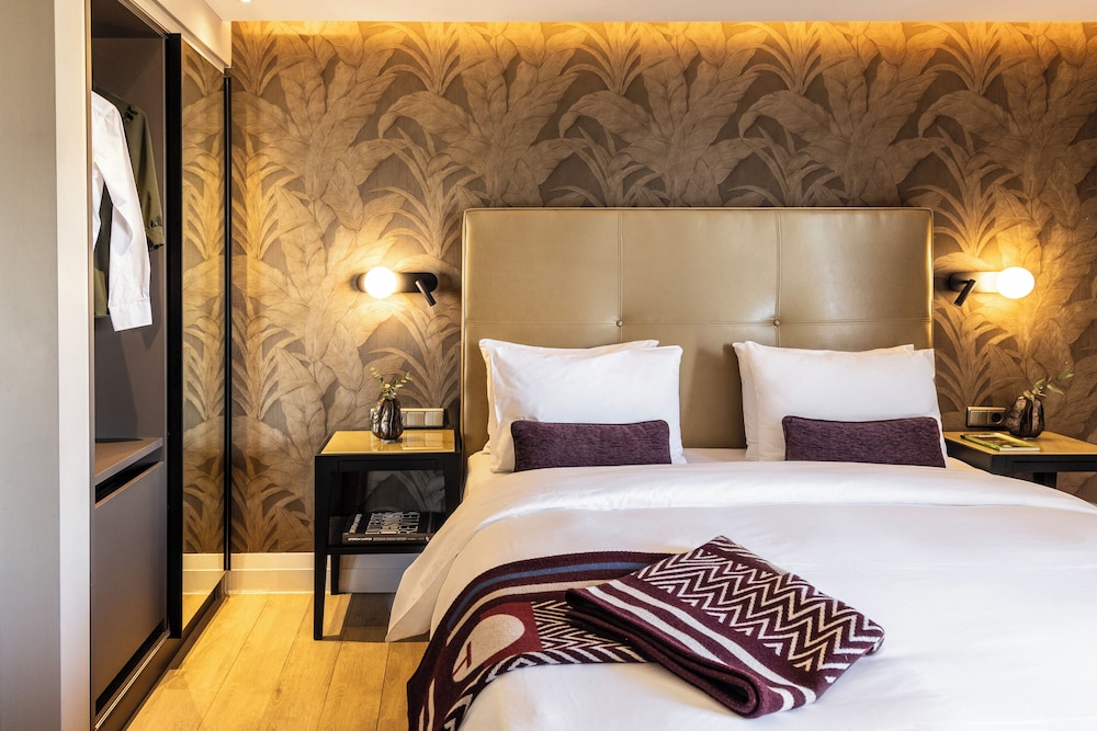 EXECUTIVE, DOUBLE BED