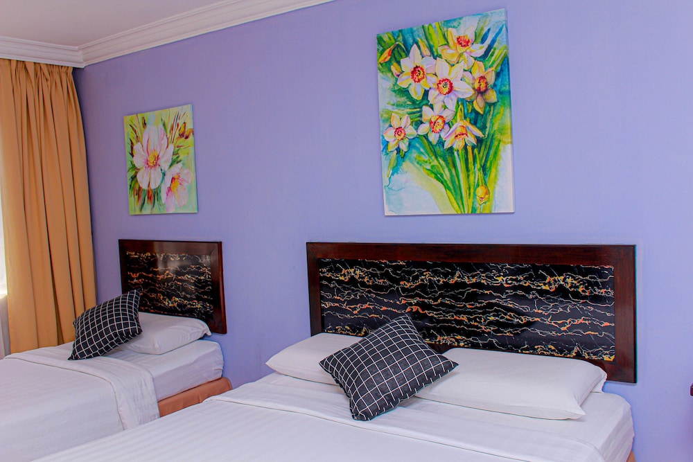 Desa Queenspark Hotel 27/77