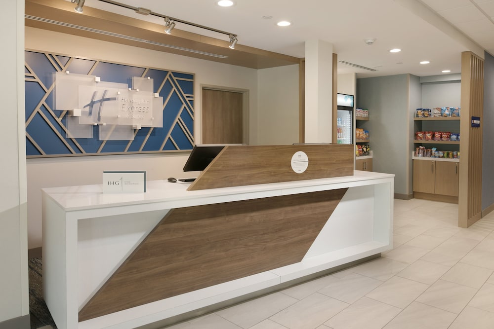 Holiday Inn Express and Suites Williamstown - Glassboro, an IHG Hotel (ex. Best Western Monroe Inn) 9/62