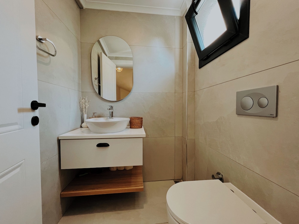 Marla Suite 48/50