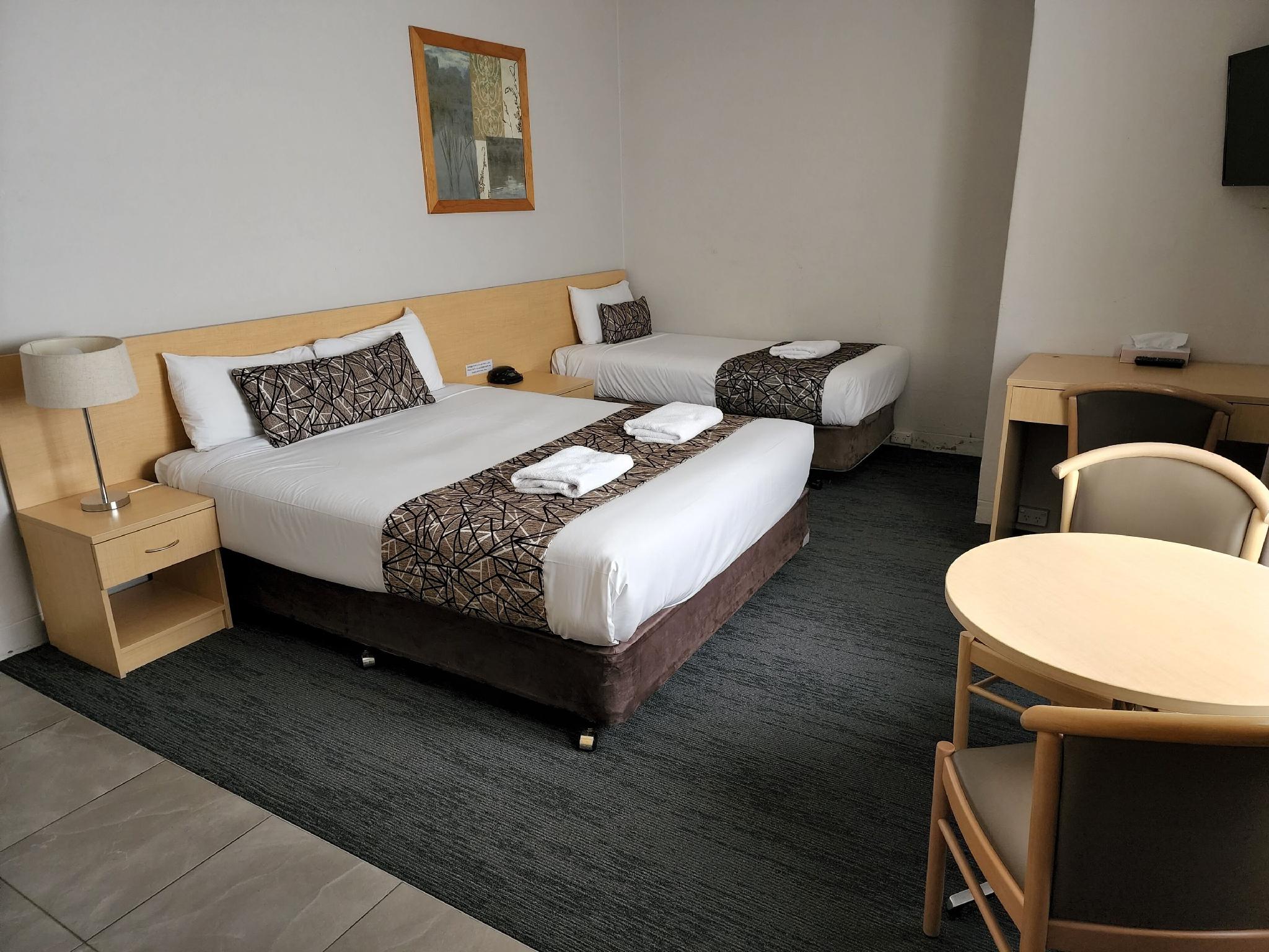 Basic, Twin Beds