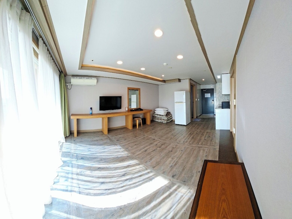 Suandsu Hotel 12/71