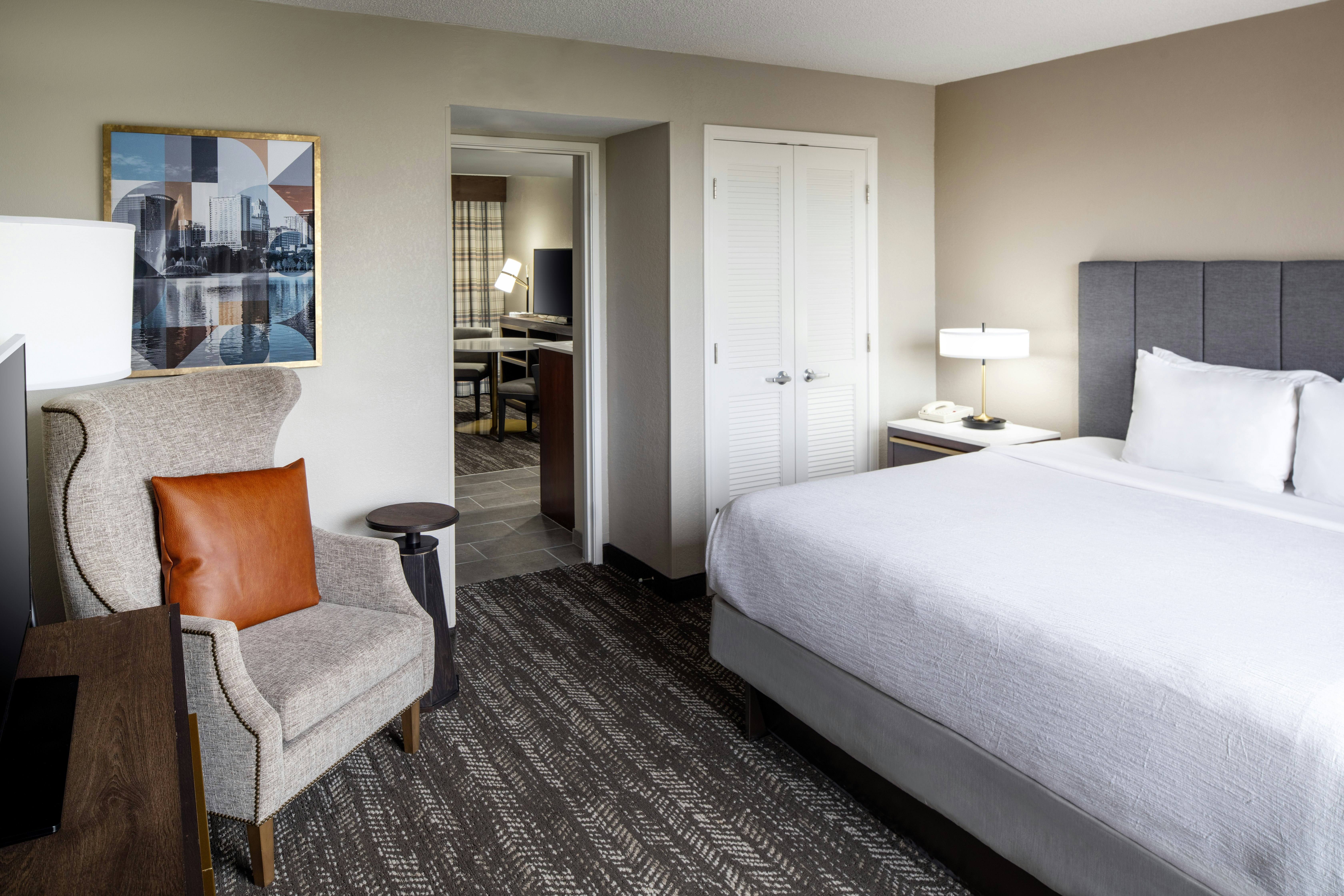Atrium, King Bed, Corner, Accessible