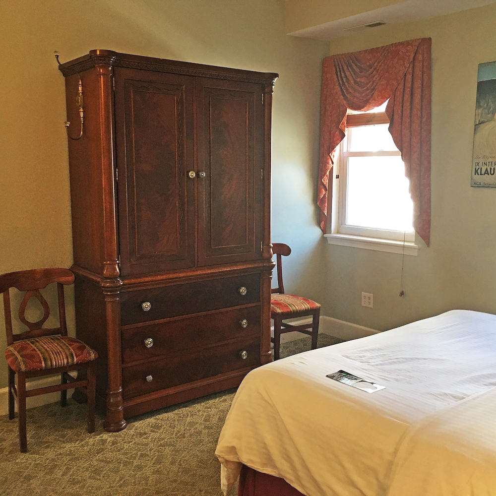 Morris House Hotel 12/50