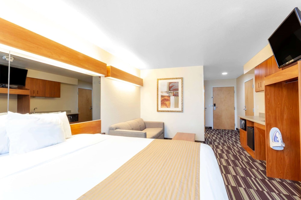 Microtel Inn & Suites by Wyndham Gulf Shores 15/64