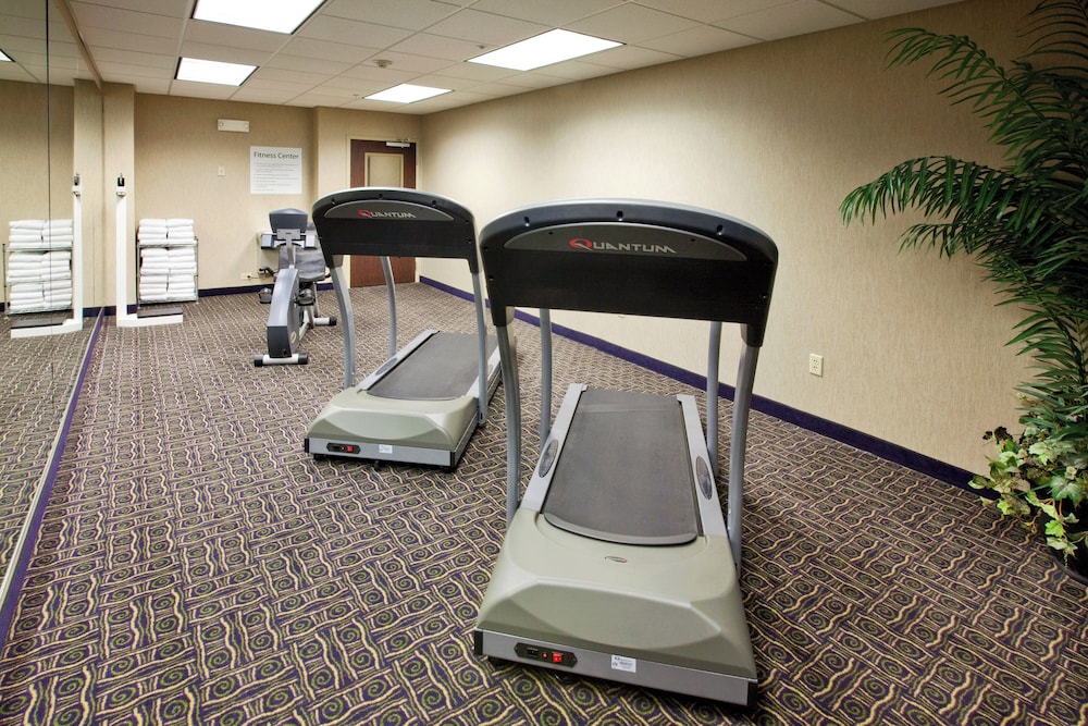 Holiday Inn Express Hotel and Suites Ada 33/57