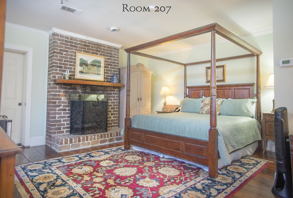 17Hundred90 Inn and Restaurant 36/77