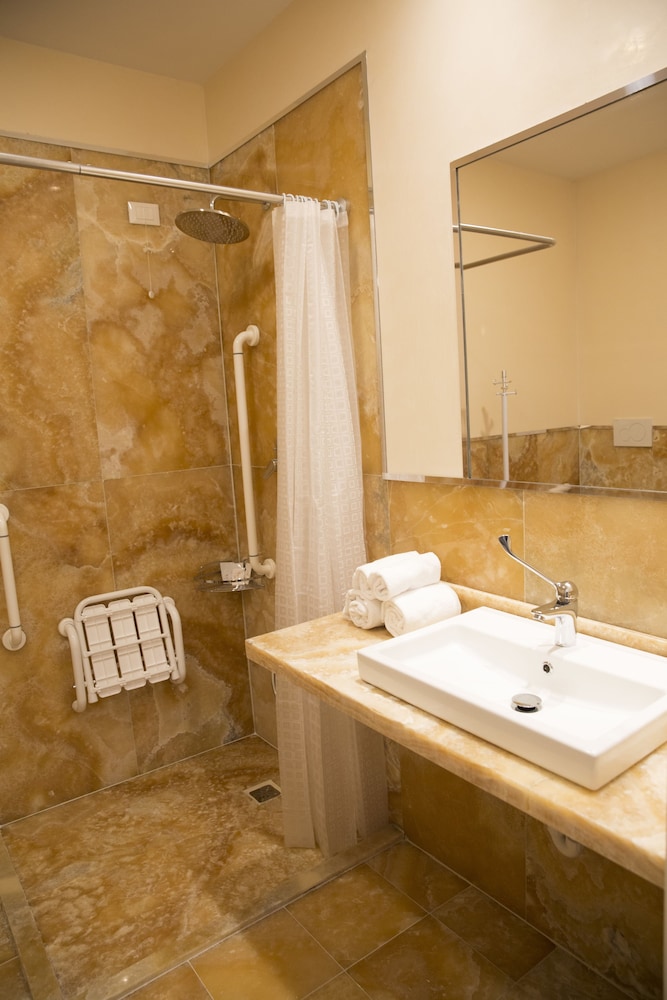 Boutique Hotel Enia 47/50
