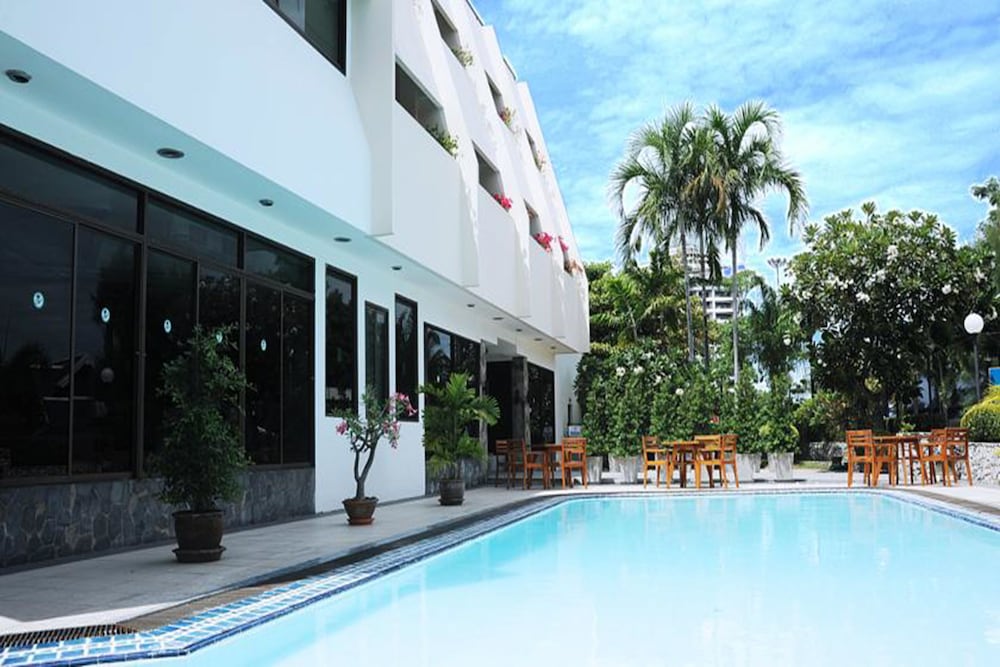Bangsaen Villa Hotel 5/48