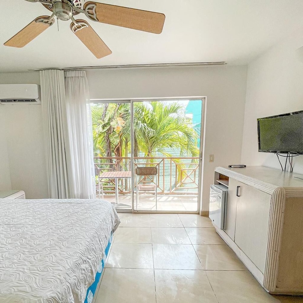 Hotel Cocoplum Beach 32/73