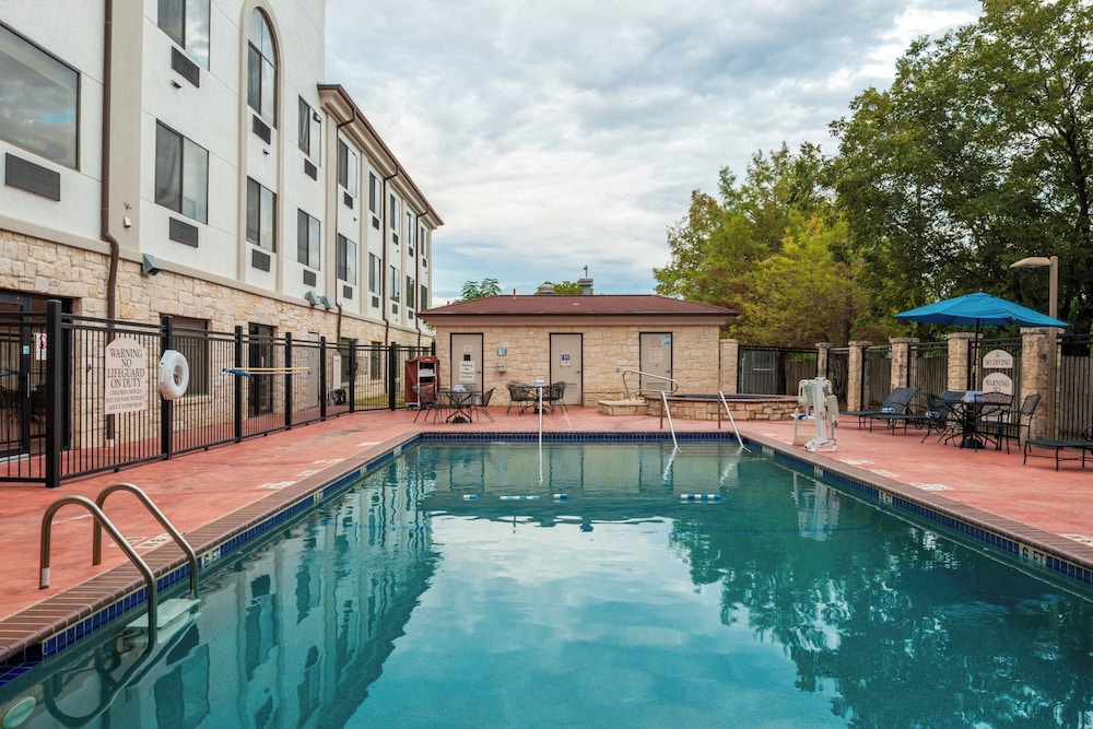 Holiday Inn Express and Suites Austin NW Lakeline, an IHG Hotel 1/27