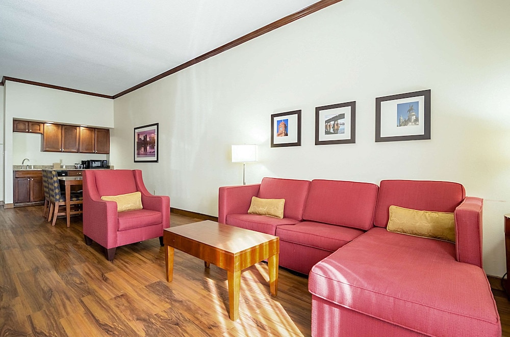 Comfort Suites Innsbrook Short Pump 30/52