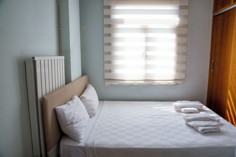 Omar Sultan Suites 8/33