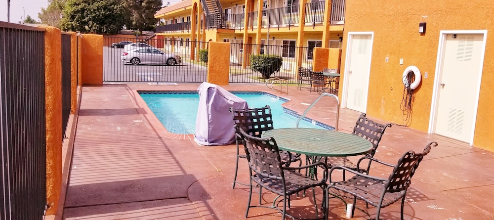 Super 8 By Wyndham Cypress Buena Park Area 7/44
