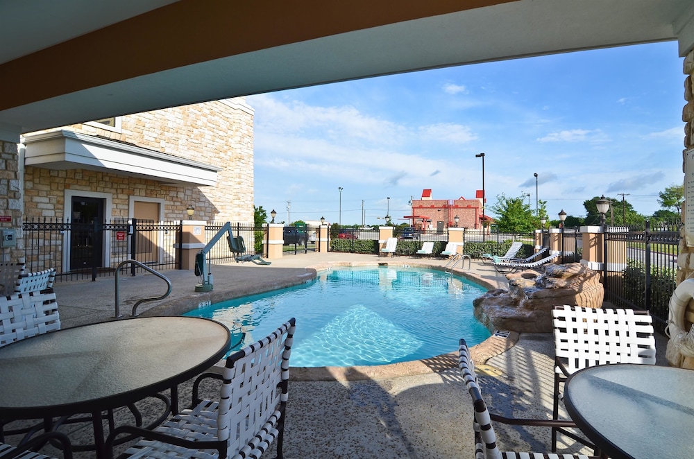 Best Western Plus Christopher Inn & Suites 4/32