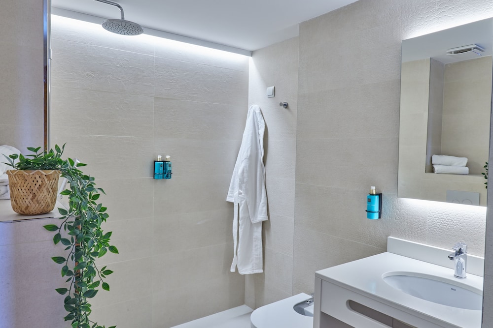 جناح جونيور بسرير كينج وسريرين منفصلين بإطلالة على البحر بغرفتي نوم، Sunway Playa Golf Sitges 8/8