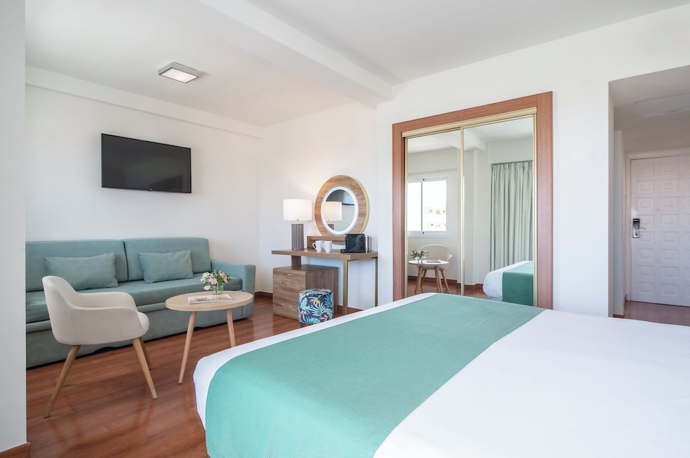 جناح جونيور بسريرين منفصلين بشرفة، Hotel Costa Malaga (Adults Recommended) by Pierre & Vacances 9/10
