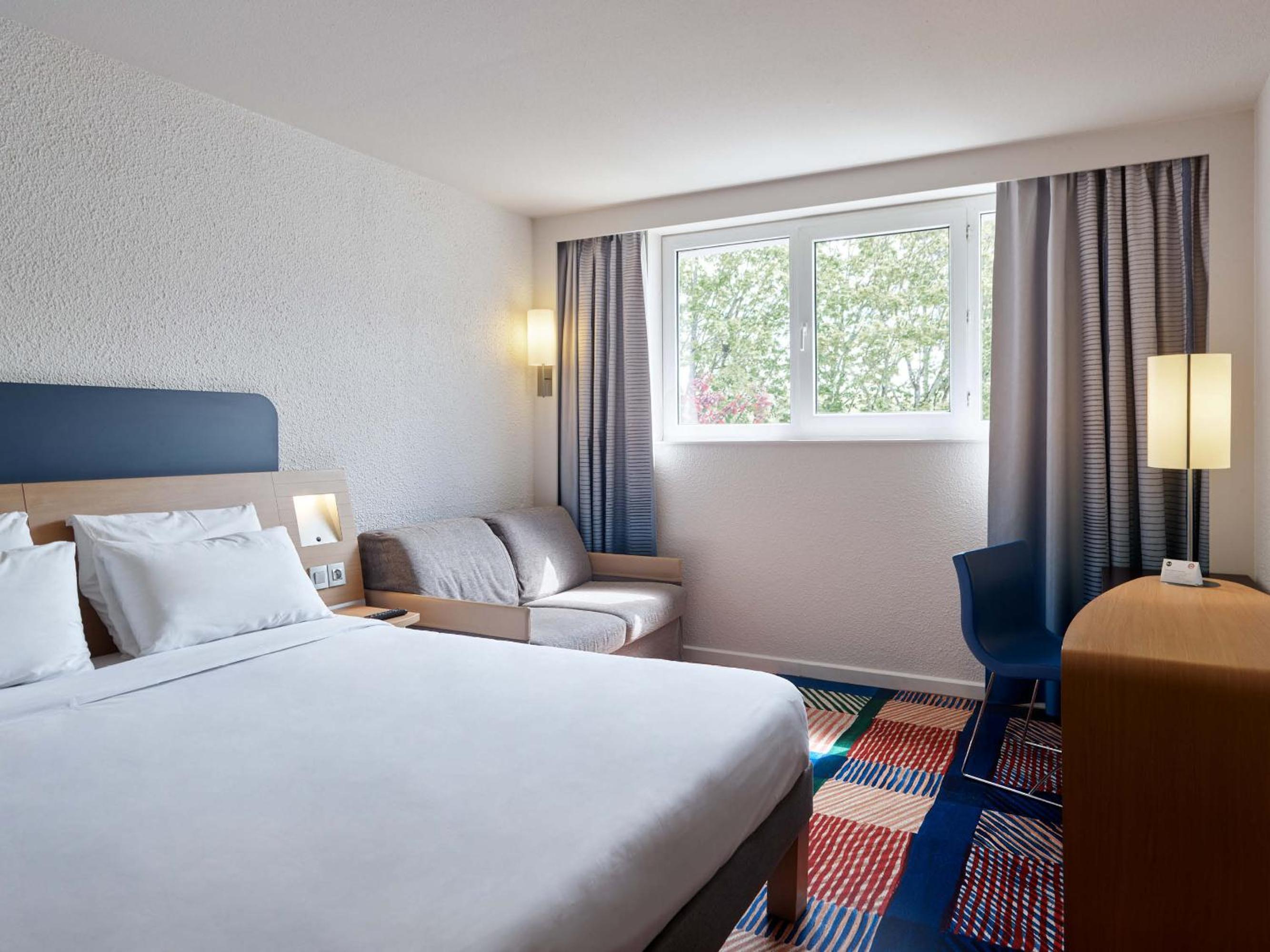 Room, Triple, Single Bed