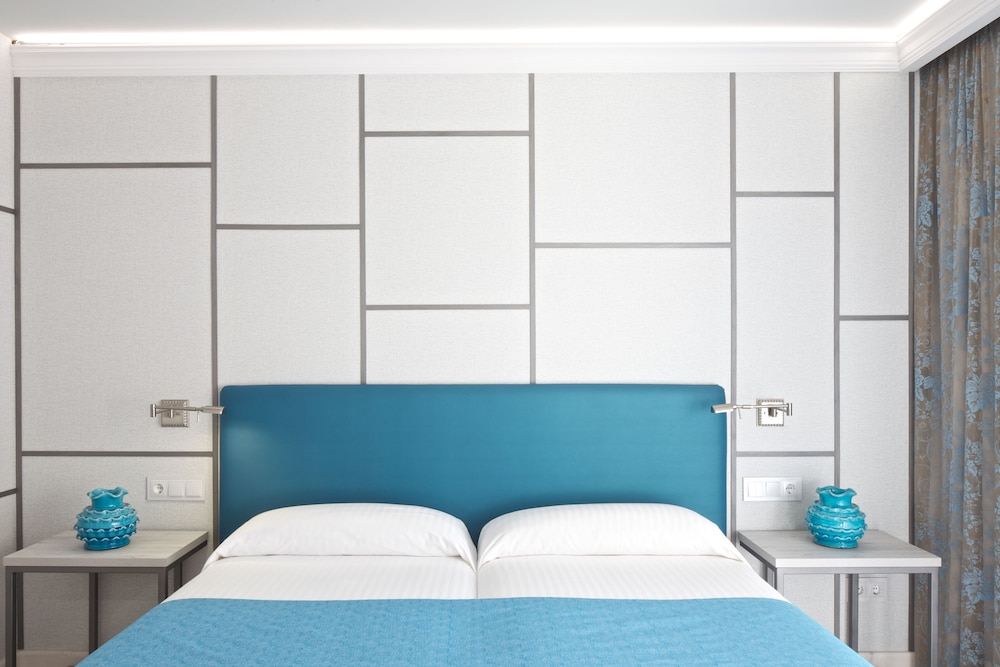 Standard, Twin Beds