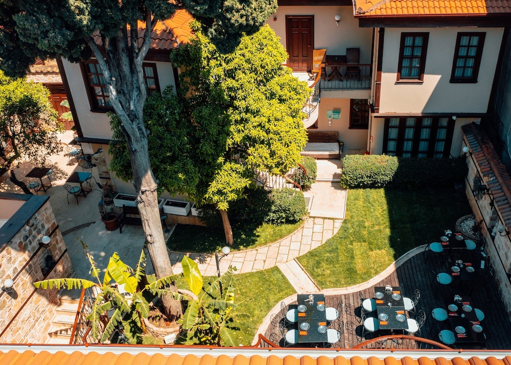 Mediterra Art Hotel 45/50