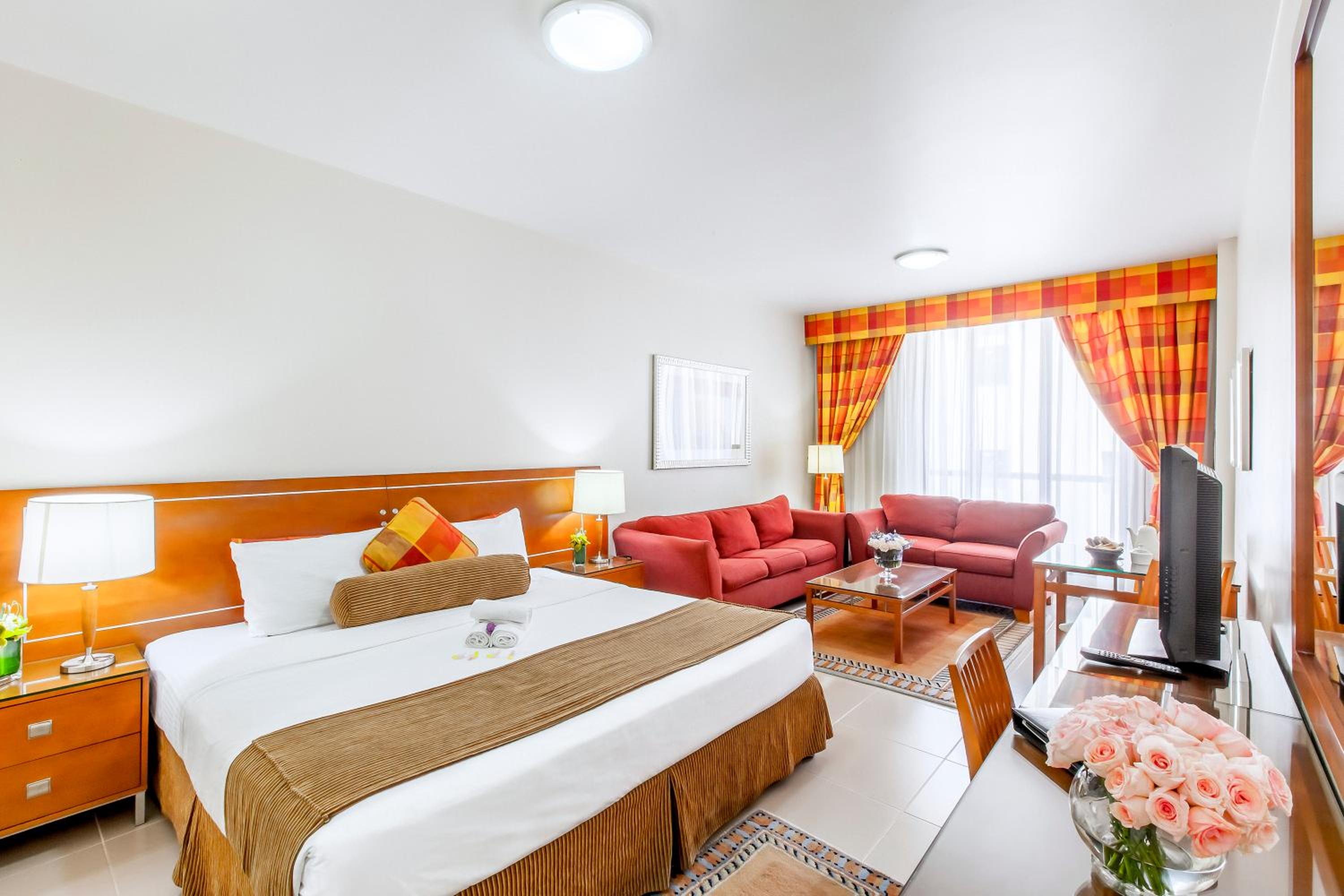 Golden Sands Hotel Apartments 3-5-10 36/73