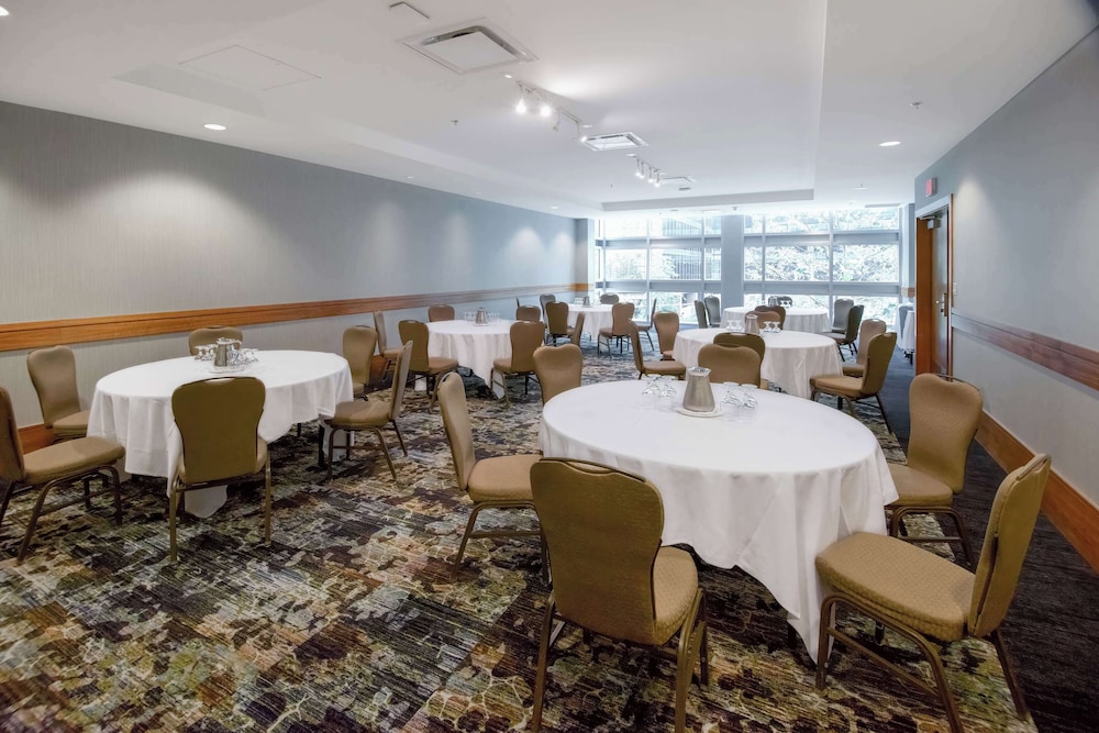Coast Coal Harbour Hotel 57/64
