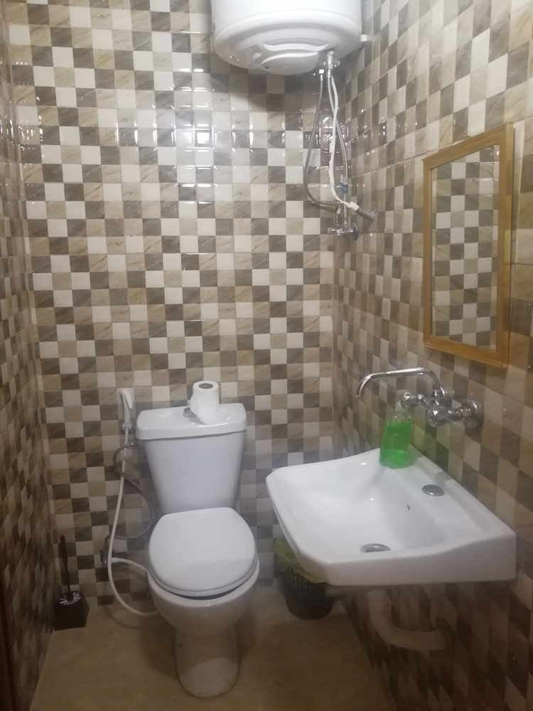 Al-Houriat Hotel 24/26