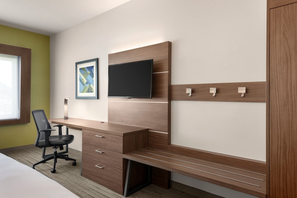 Holiday Inn Express Suites West Des Moines Jordan Creek 41/43