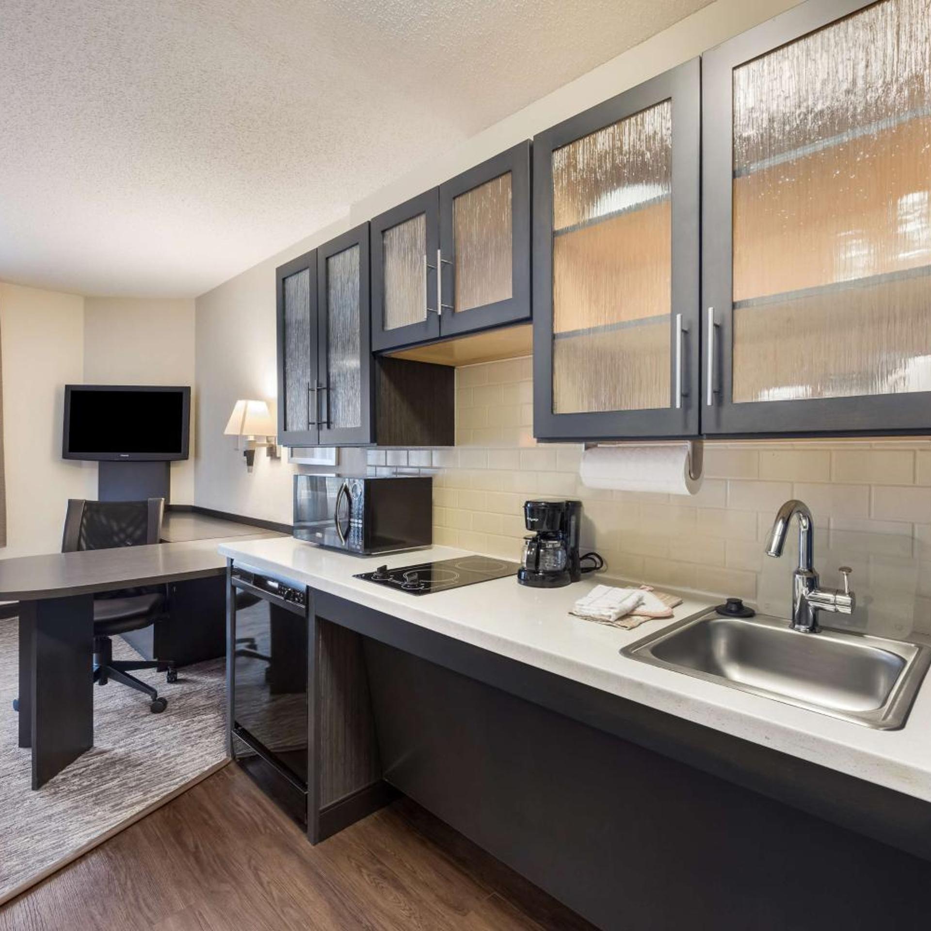 جناح استوديو بسرير كوين بحوض استحمام لذوي الإعاقة، Sonesta Simply Suites Oklahoma City Airport Oklahoma City 10/10