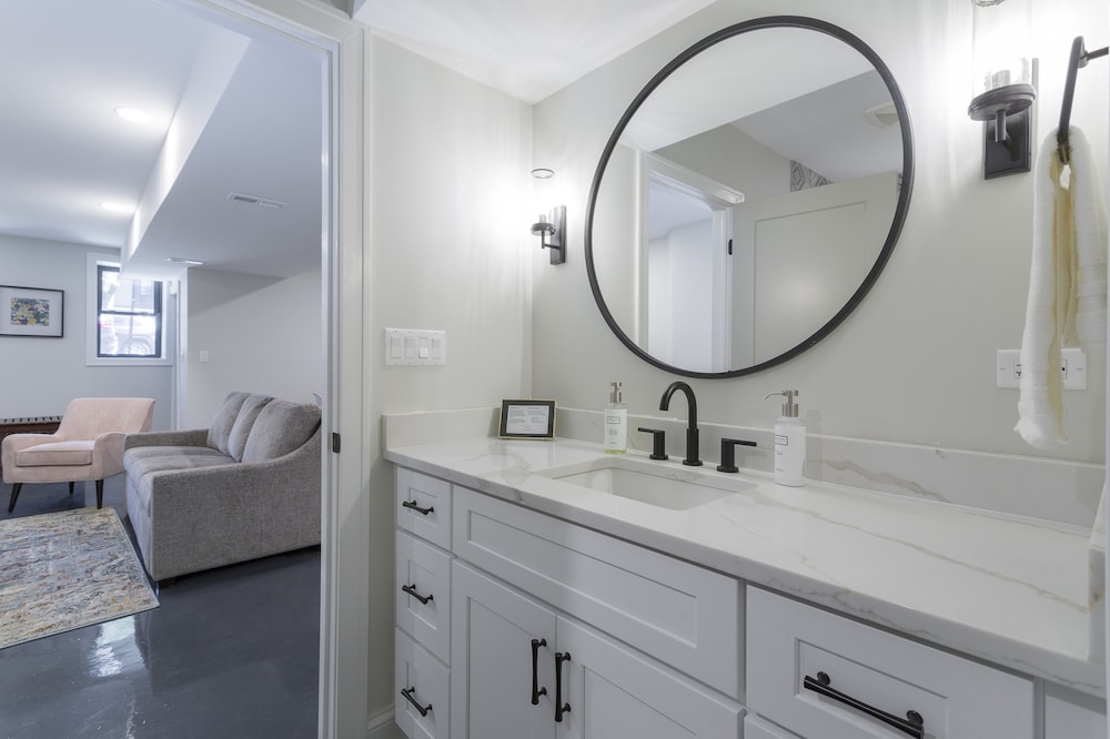 Wicker Park Inn 50/50