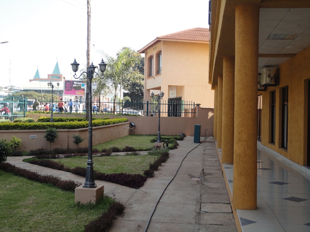 Bridgeview Hotel And Conference Centre 28/34