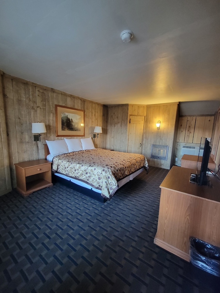 Townhouse Motel 16/57