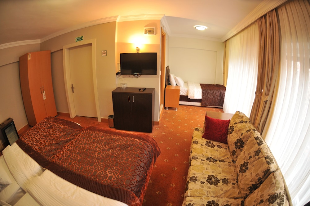 Palace Point Hotel 24/42