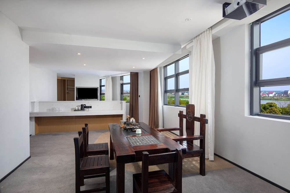 Microtel by Wyndham Miluo Downtown Hotel 9/15