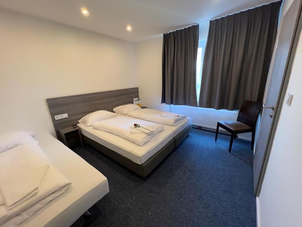 Hotel City Meetpoint 9/17