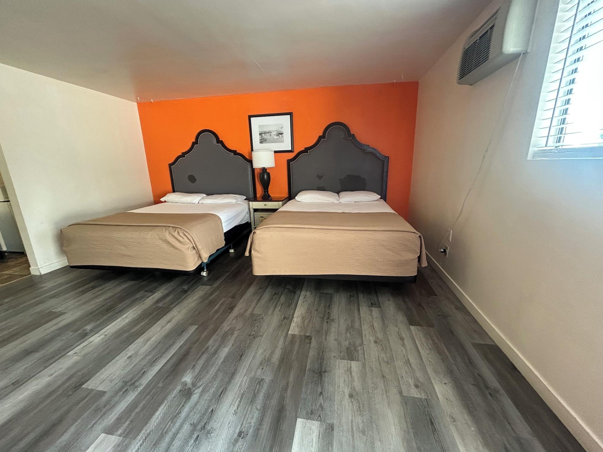 Suite, Multiple Beds, Sofa