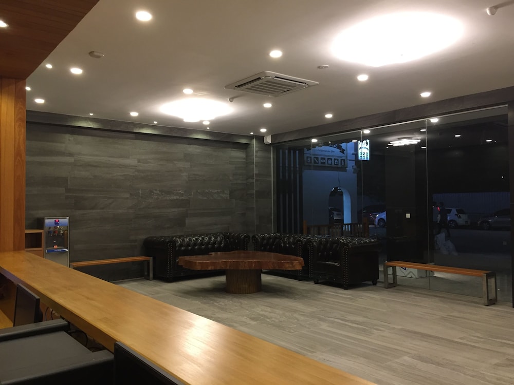 FRAME HOTEL 37/51