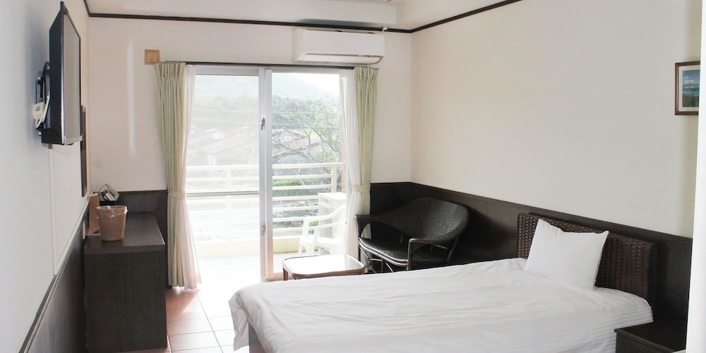 ROOM, TWIN BEDS