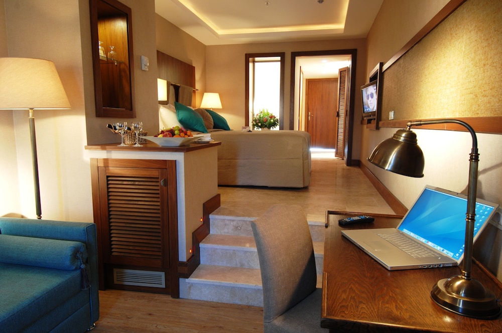 Marti Resort Hotel 44/72