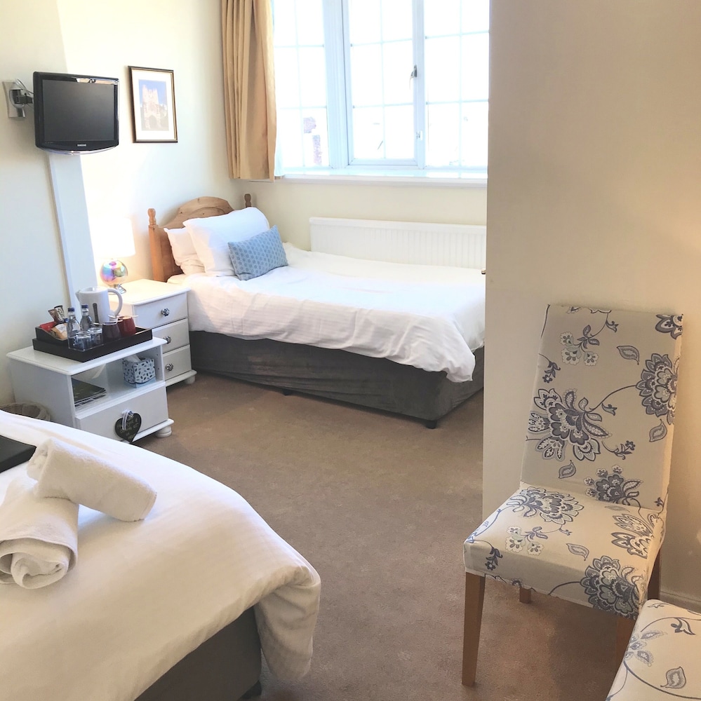 St Raphael Guest House 8/38