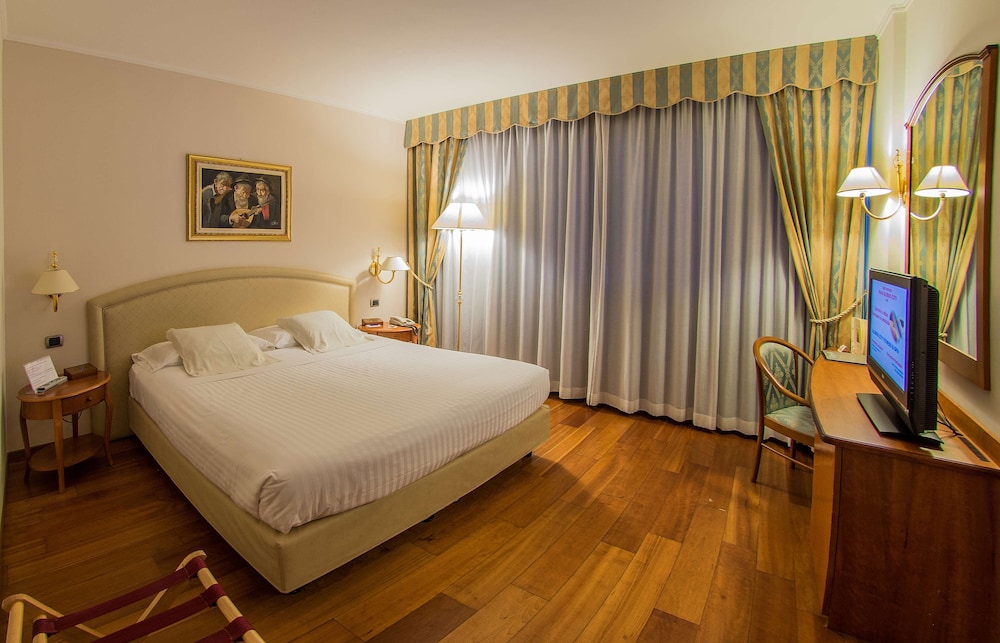 غرفة كلاسيكية بسرير كوين للمدخنين، Best Western Hotel Globus City 2/3