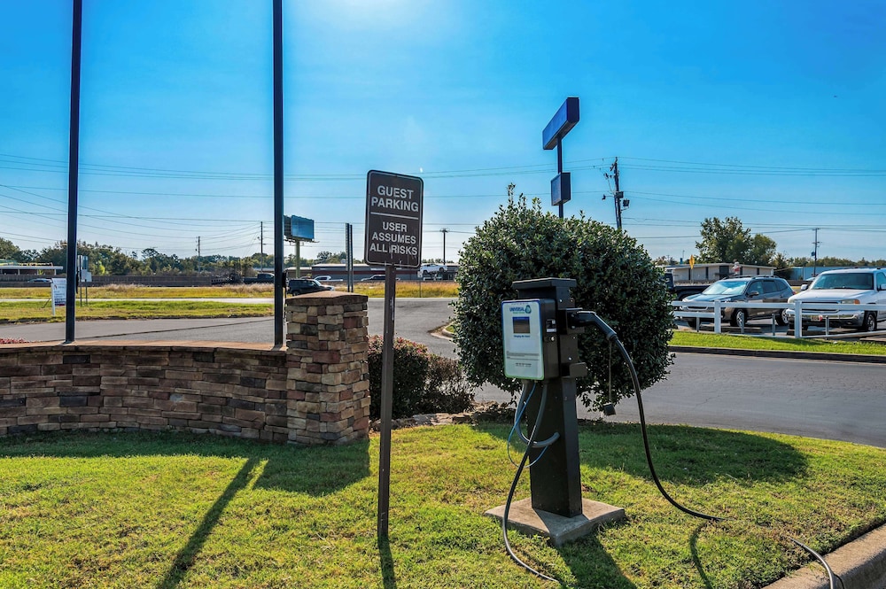 Best Western Sherwood Inn & Suites 25/50