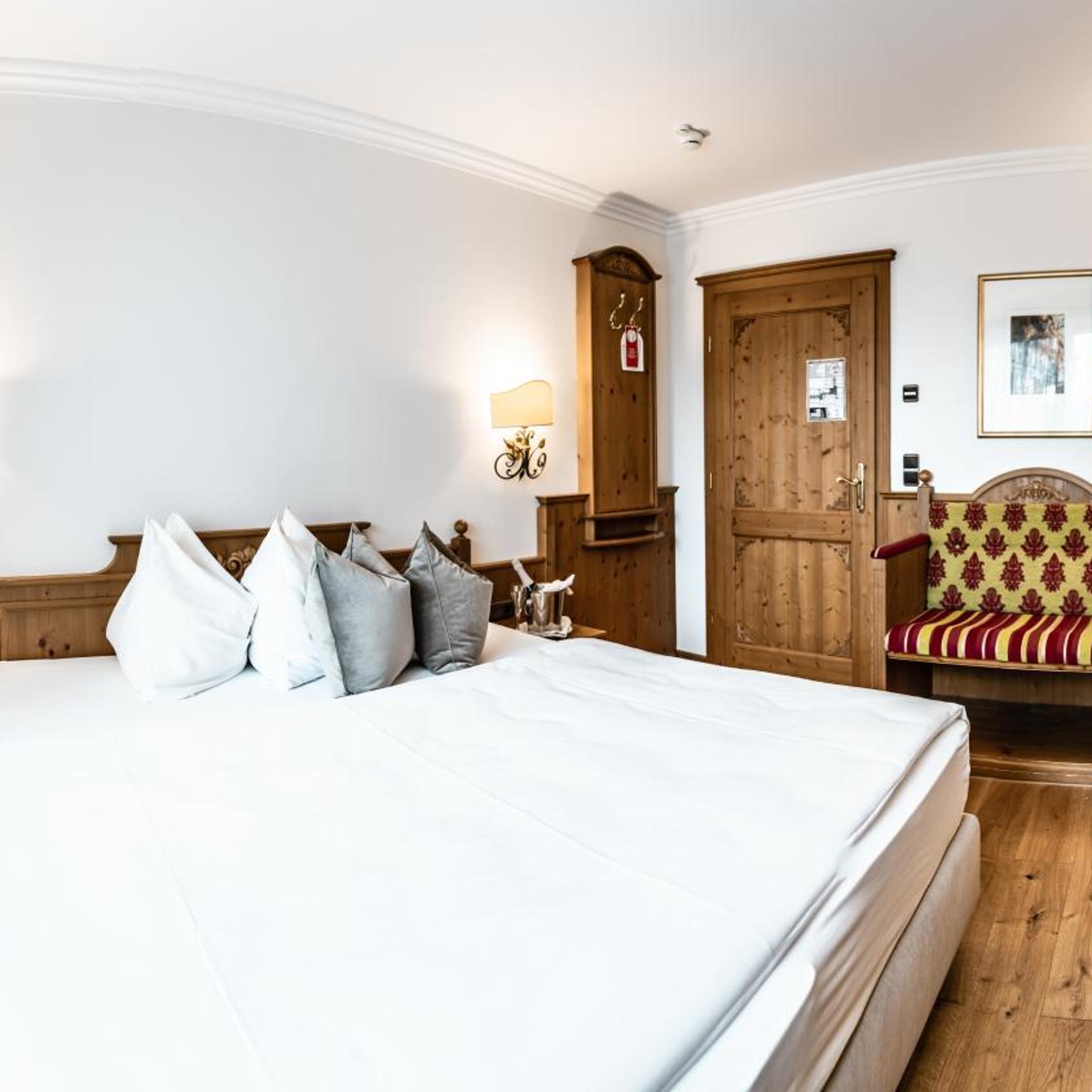 Deluxe, Double Bed, Garden or Parking View