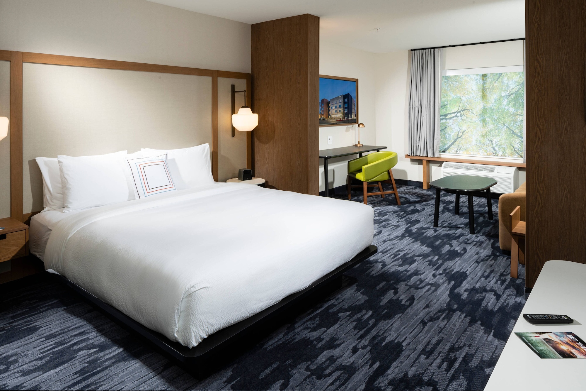SUITE, KING BED, SOFA