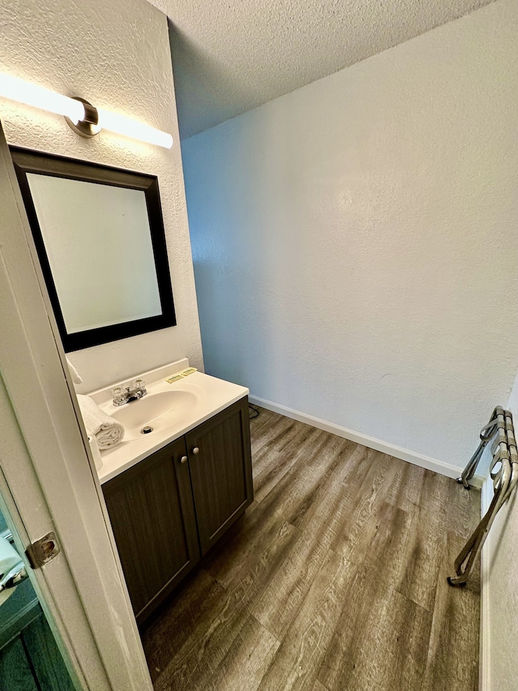 Ozark Inn & Suites 17/27